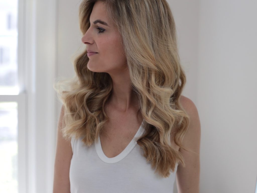 Connecticut life and style blogger, Pinteresting Plans shares a picture tutorial of how to achieve loose curls using the T3 tapered wand on straight hair.