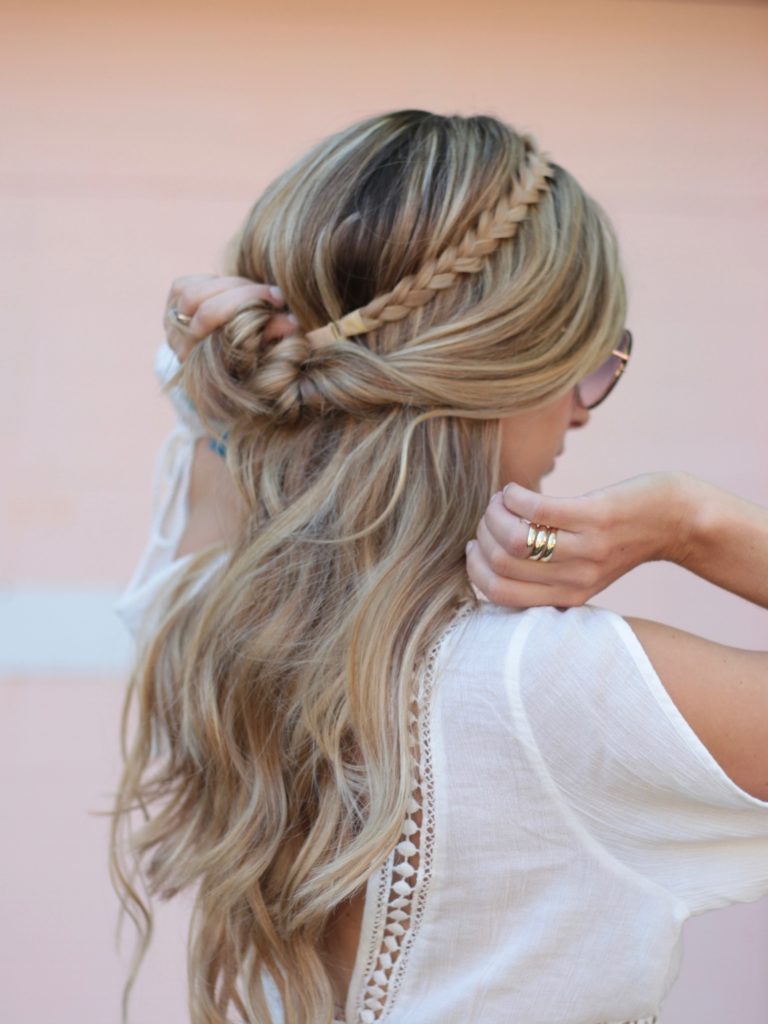 Connecticut life and style blogger, Pinteresting Plans shares a quick and easy braided headband tutorial that uses a faux hair headband for a boho chic look