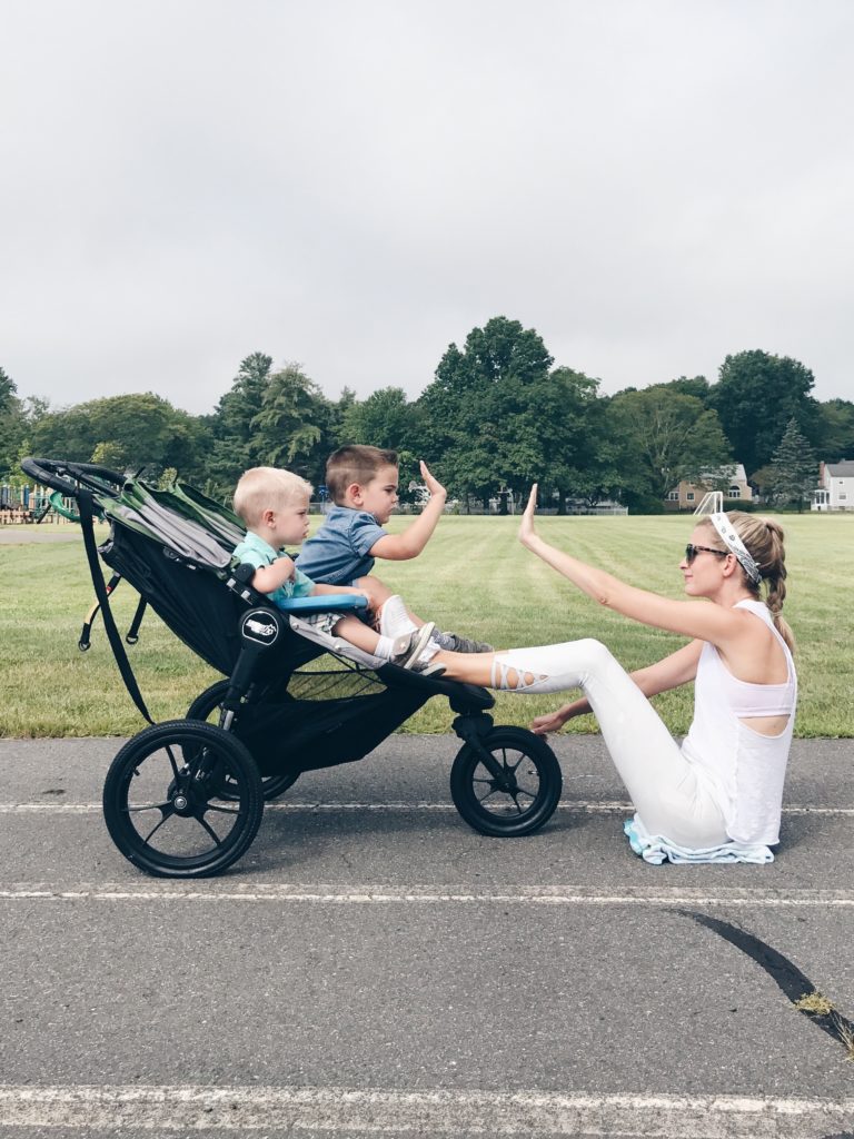  stroller workout - pinterestingplans doing crunches with her kids