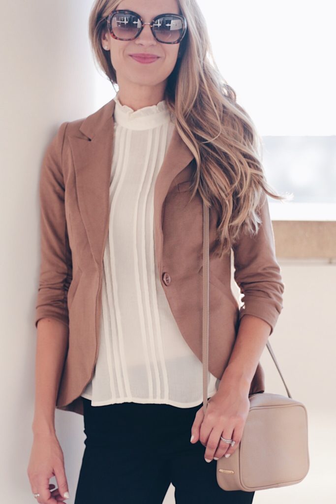 PIN THIS! Cute business casual blazer Fall work outfit