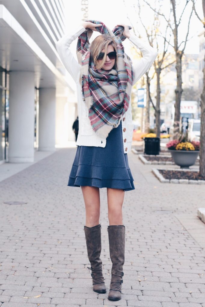  step by step - how to tie a blanket scarf for Fall and the cutest Fall dress outfit on pinterestingplans