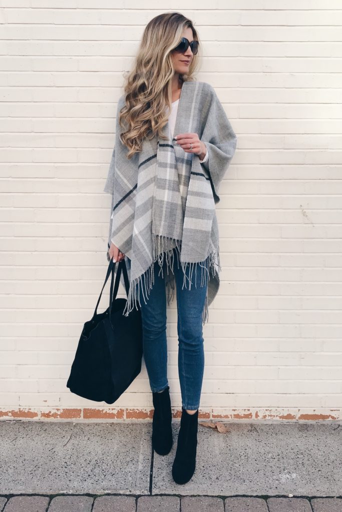 holiday travel outfits - gray plaid wrap and denim leggings on pinterestingplans