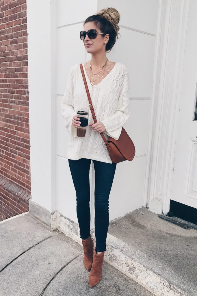 casual winter fashion trends 2018 - pinterestingplans in oversized white sweater and skinny jeans paired with pointy toe suede booties