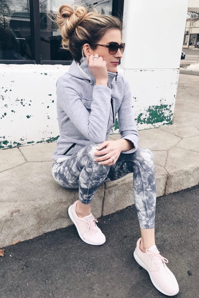 athleisure leggings - tue dye leggings and pink sneakers spring athleisure outfits on pinterestingplans