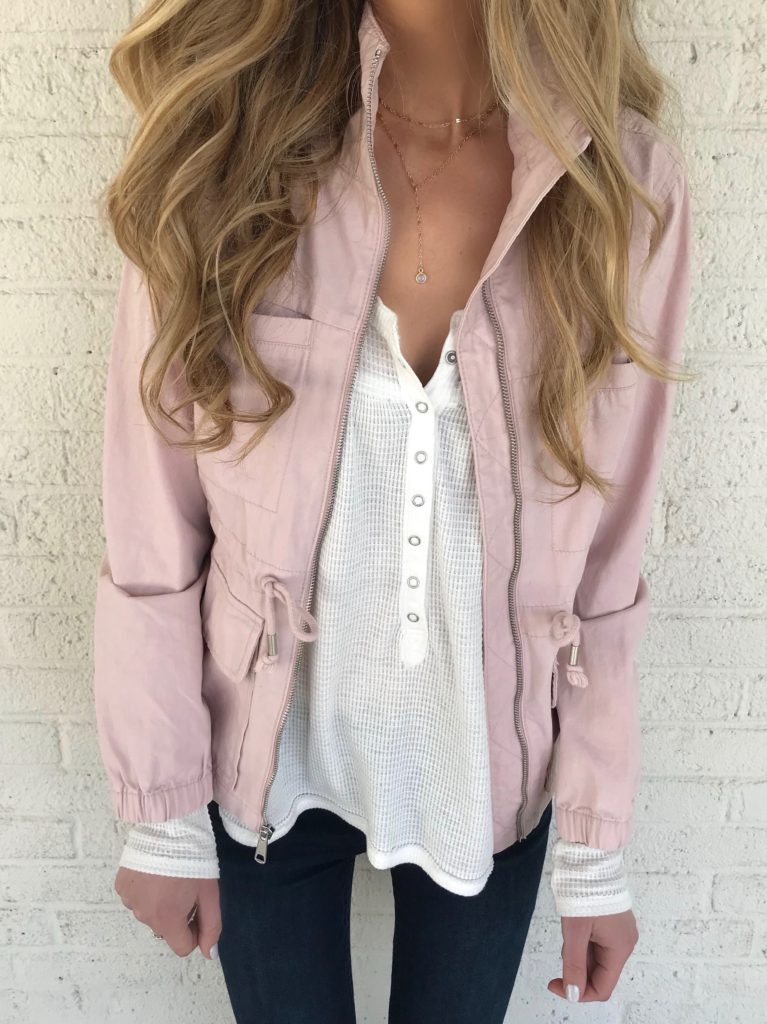  old navy president's day weekend sale - pink utlity jacket over white thermal top on pinterestingplans lifestyle blog