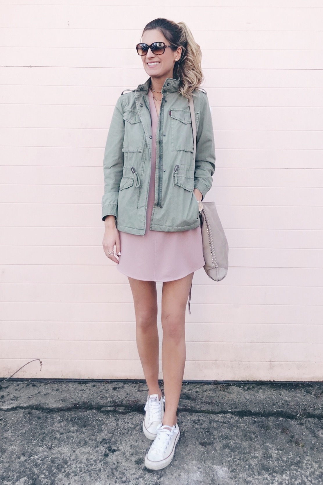 spring capsule wardrobe 2018 - shift dress with sneakers and utility jacket on pinteresting plans blog