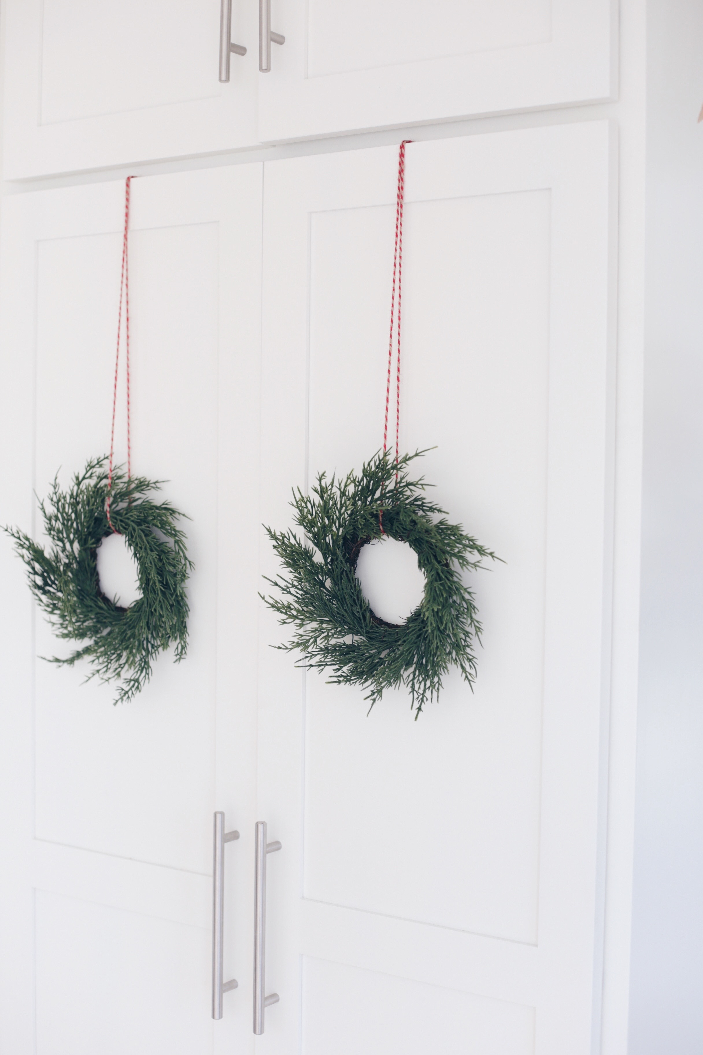 holiday mudroom decor - 2 wreaths on pinteresting plans blog