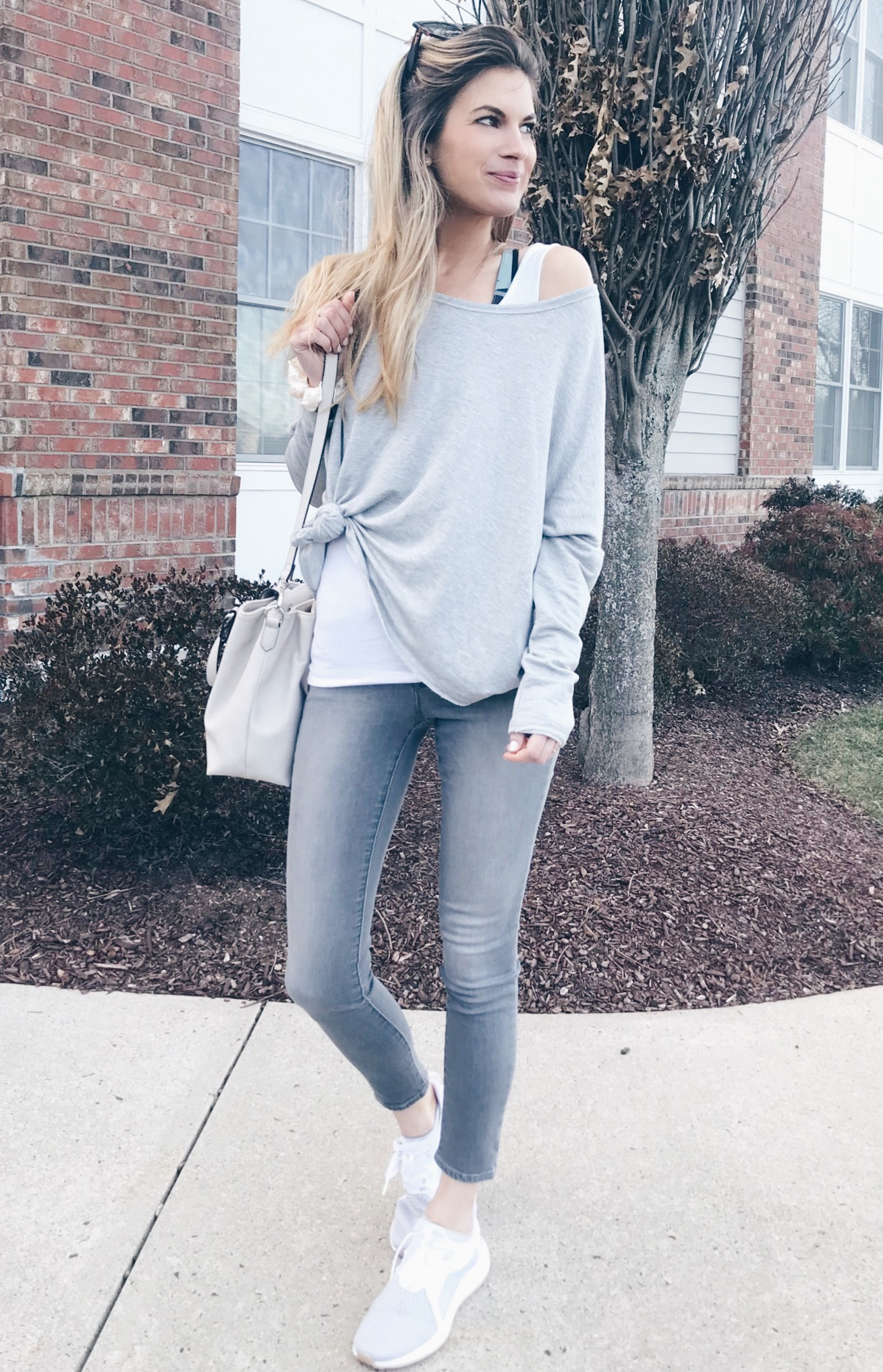  gray skinny jeans outfit on pinteresting plans blog