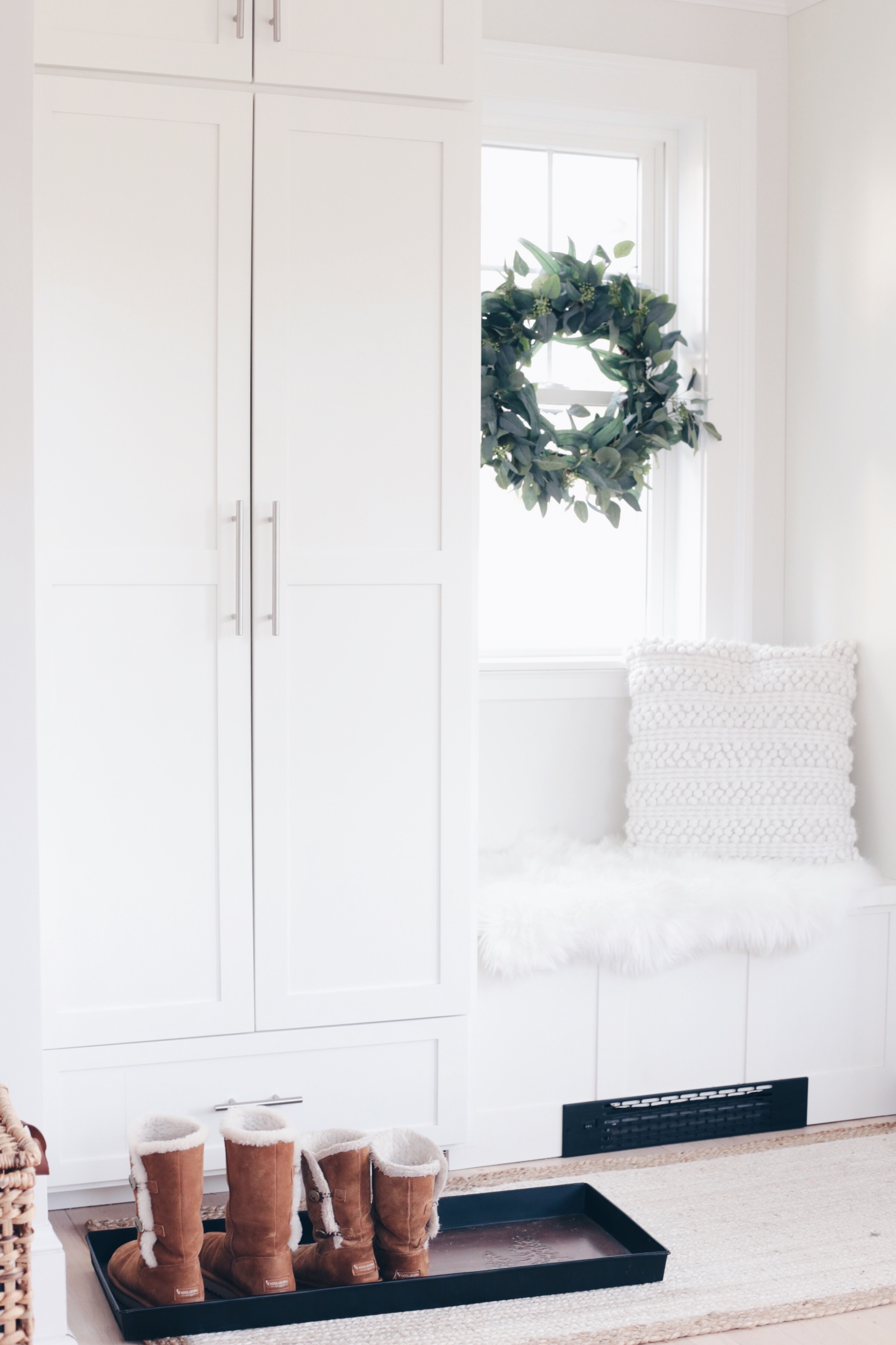  winter home decor in the mudroom on pinteresting plans blog