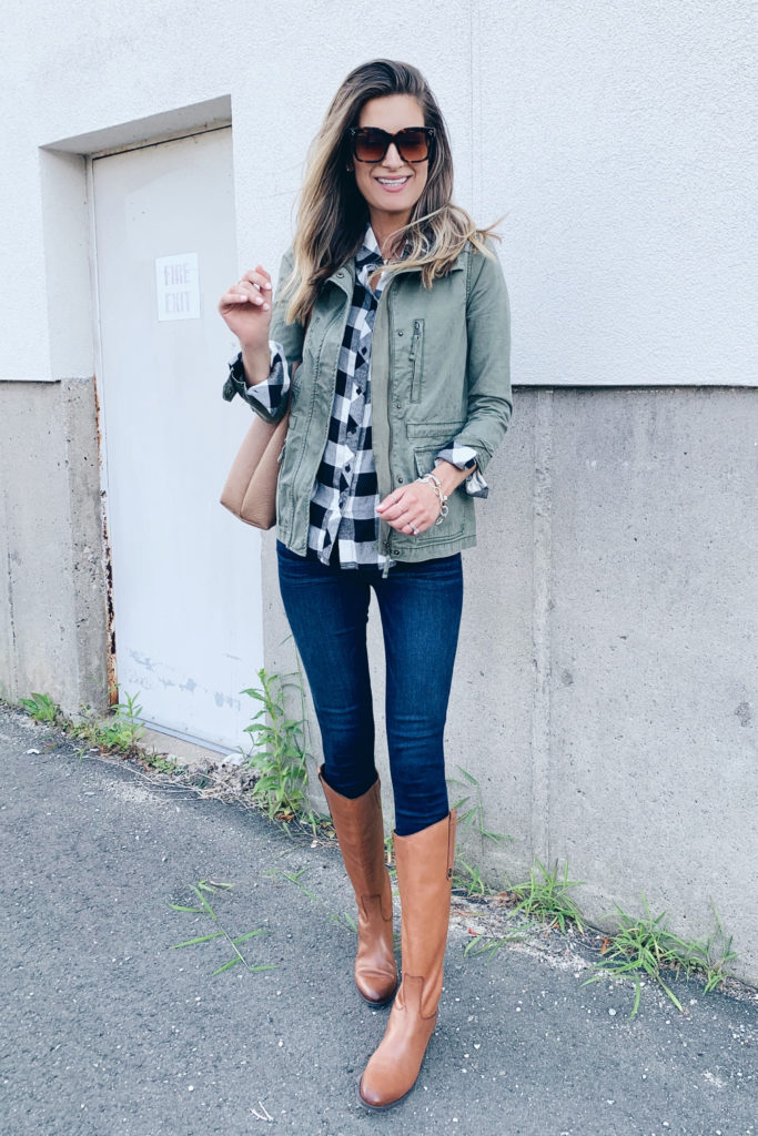 connecticut fashion blogger wearing fall capsule wardrobe pieces on pinteresting plans blog