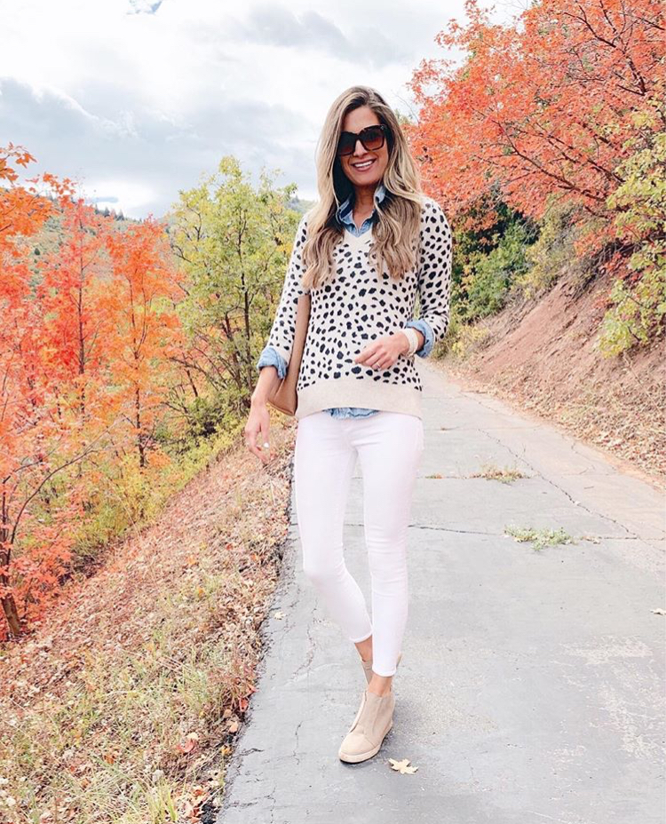 fashion blogger wearing leopard sweater layered over chambray button down - teacher outfit inspiration