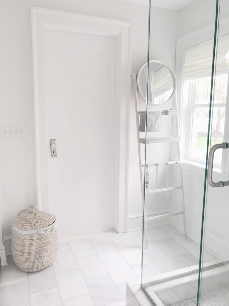 decorator's white by Benjamin Moore - light neutral paint colors 2019 - pinteresting plans blog master bathroom