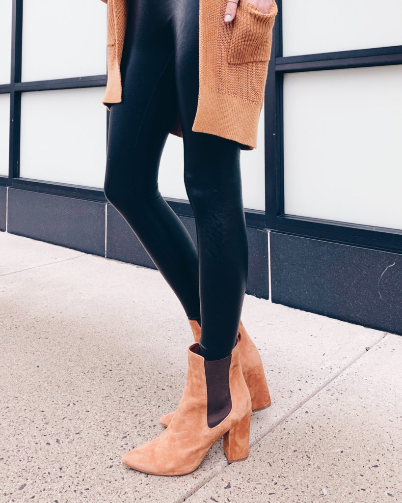 how to wear black faux leather leggings with brown boots 