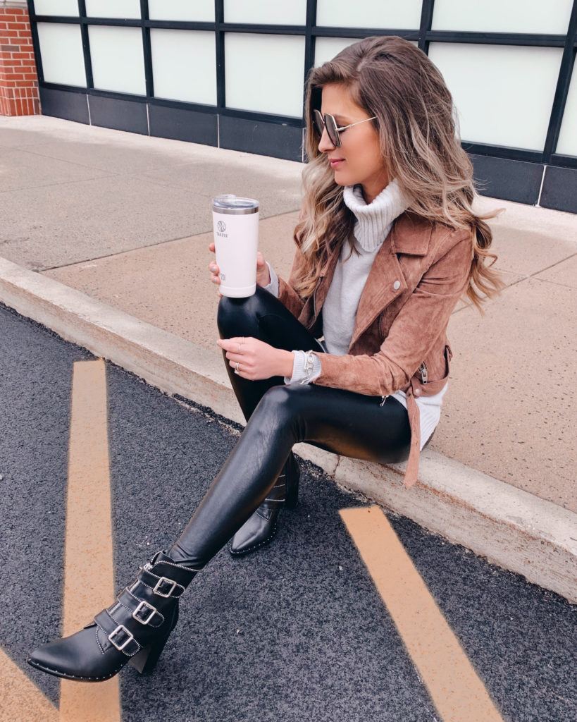 how to wear black faux leather leggings with booties for fall winter