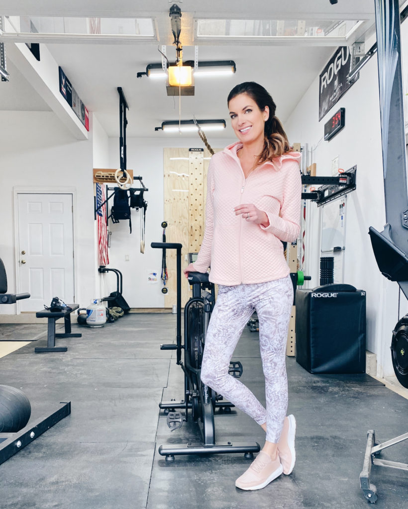 pink quilted sweatshirt CrossFit gym pinteresting plans blogger Rachel Moore