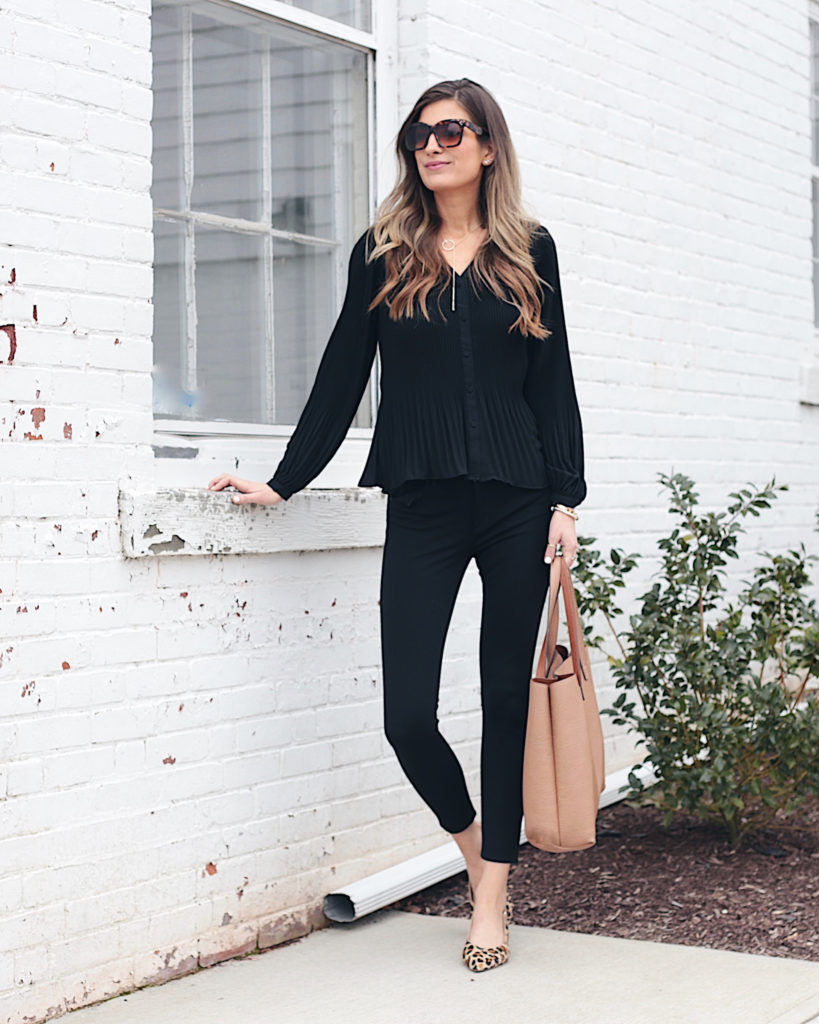pinteresting plans fashion blogger Rachel Moore in all black outfit - workwear outfit - sharing workwear pumps on sale