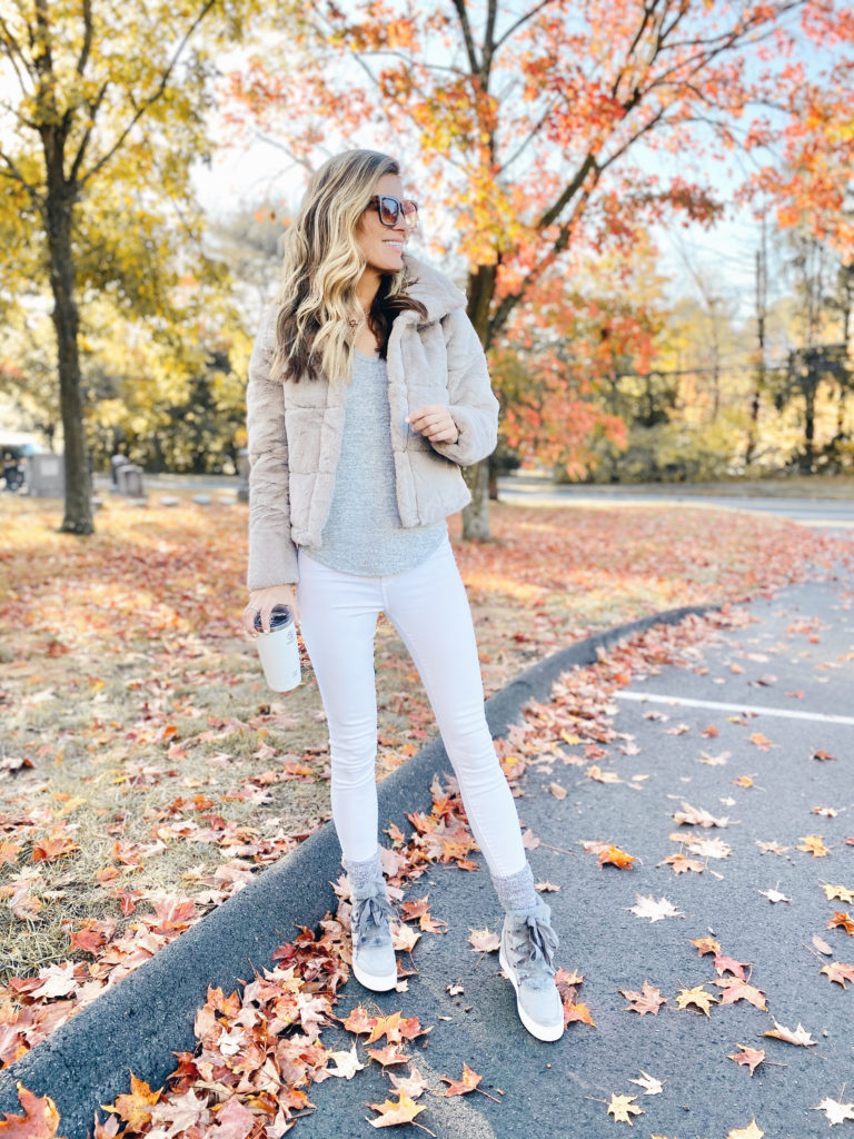 cute fall casual outfit with crop puffer jacket and white jeans