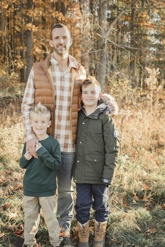 dad and sons fall outfits for photoshoot