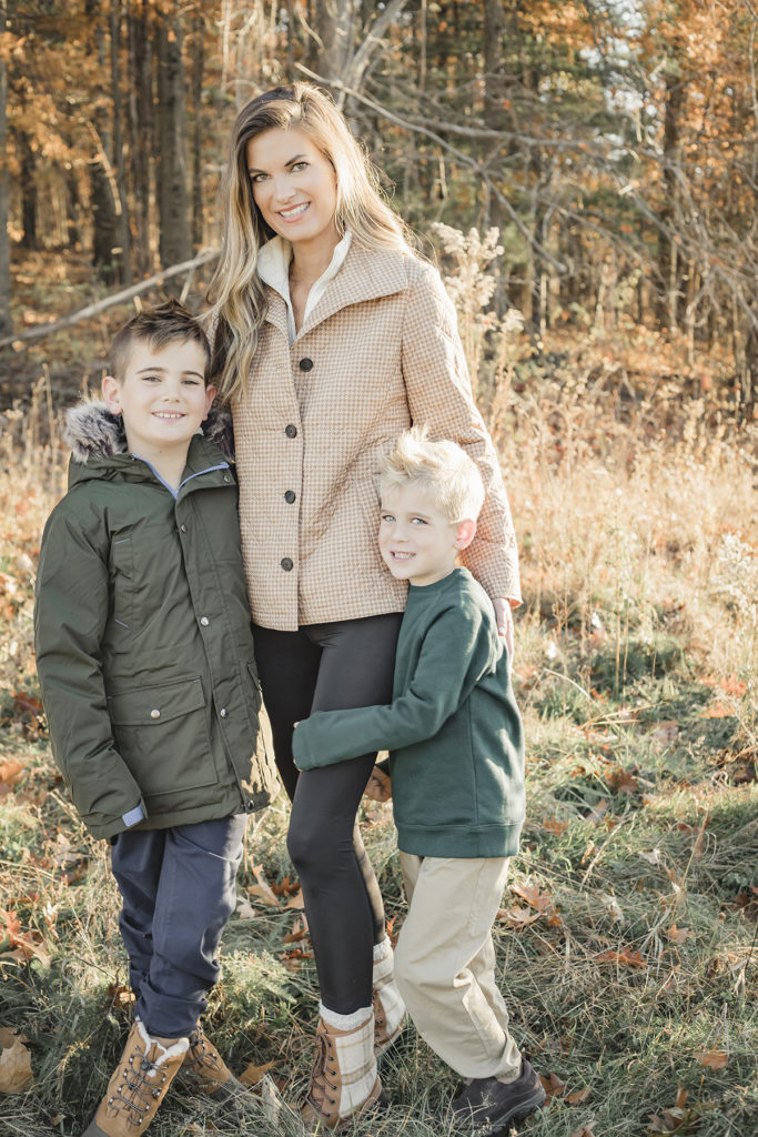 green and tan color scheme for fall family pictures