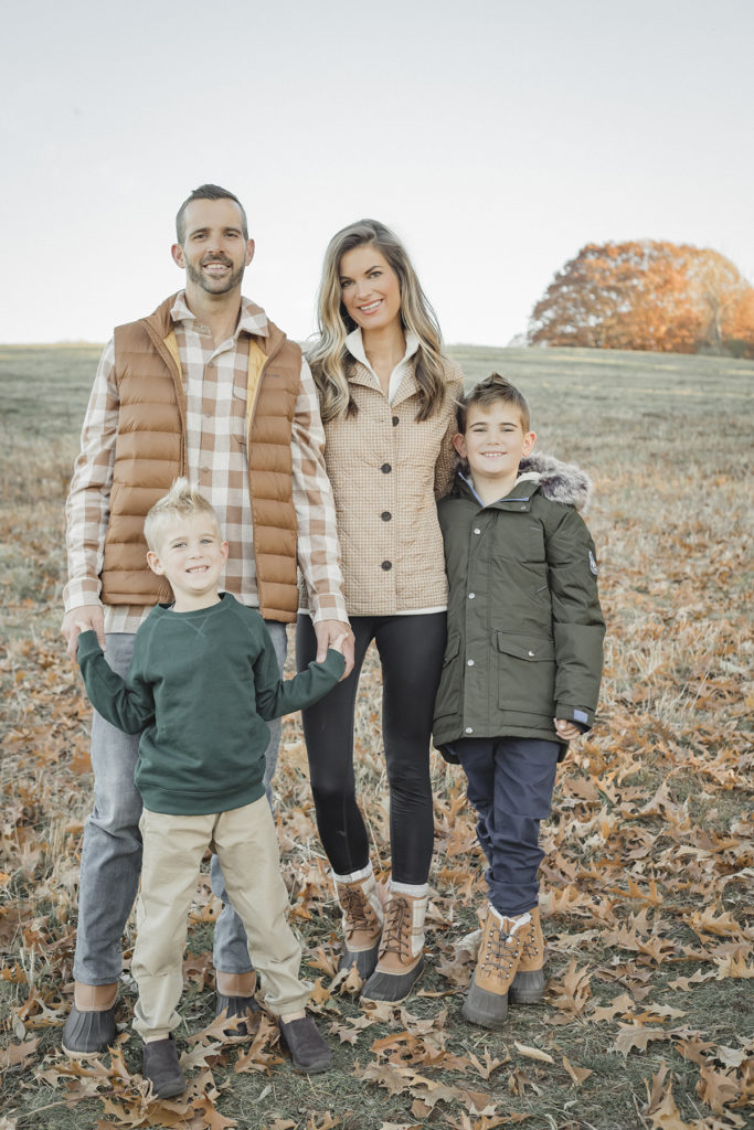 outdoor fall family photo color schemes