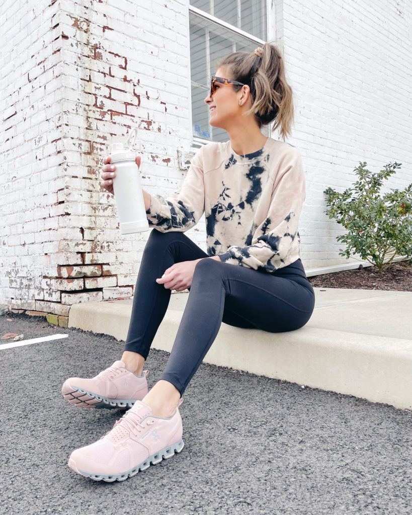 cute athleisure outfit ideas for women 2021