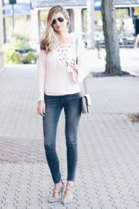 fall outfit pink bell sleeve sweater and denim with pumps