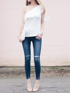 date night outfit: strappy heel sandal with skinny jeans
