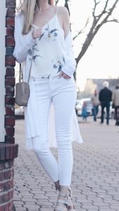 spring outfit ideas: floral cami white skinny jeans