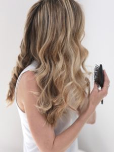loose curl picture tutorial - brushing out the curls