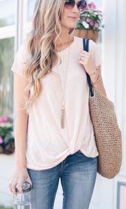 pink summer outfit - knotted tee and tassel necklace on pinterestingplans