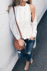 Fall capsule wardrobe - neutral Fall layers on PinterestingPlans