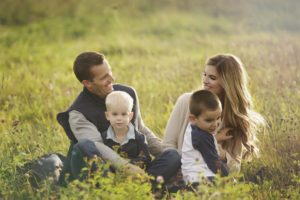 BOOKMARK THESE TIPS: Family photo shoot fashion finds - how to dress the entire family
