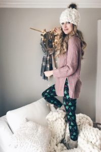 holiday theme party ideas - après ski theme party decor - faux animal head mounts