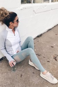 winter fashion trends 2018 - athleisure outfit with retro sneakers on pinterestingplans