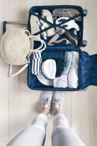 tips for packing light and bringing only a carry on on your next vacation on pinteresting plans lifestyle blog