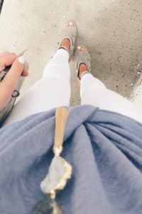 Summer Vacation Outfit Ideas - White Jeans/Twist Front tee