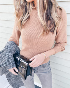 cute fall outfit - ruffle neck balloon sleeve sweater