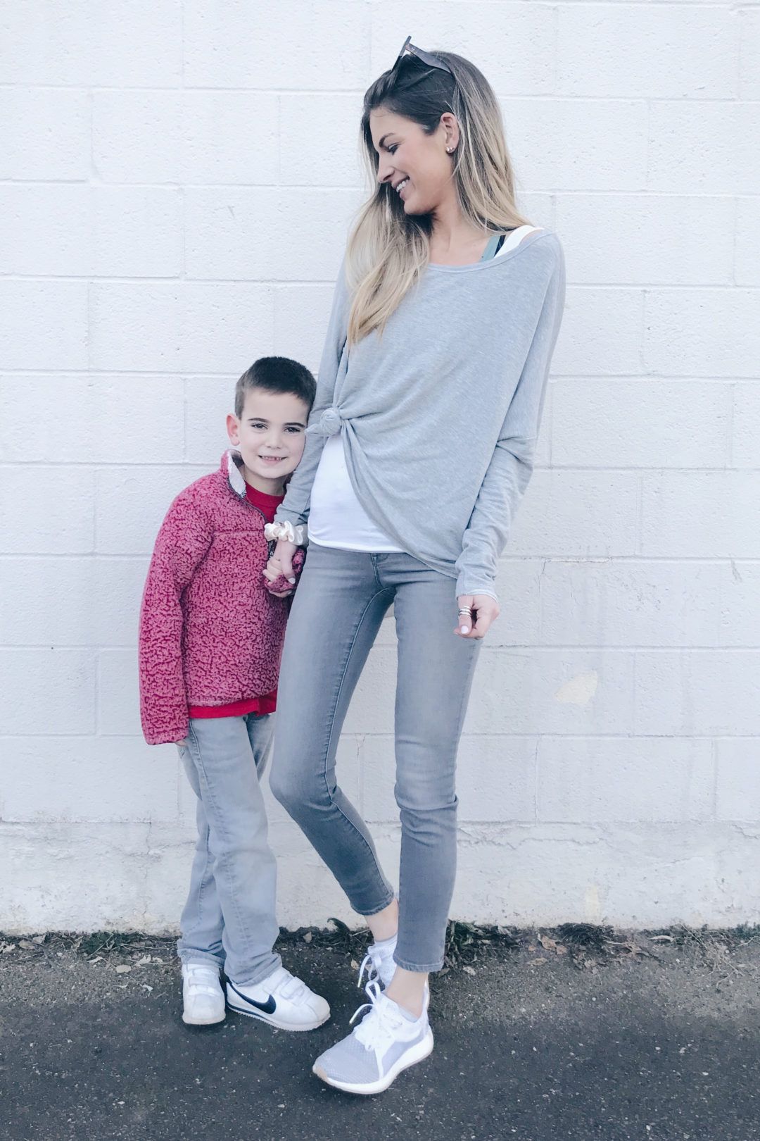 gray skinny jeans - mom outfit - on pinteresting plans connecticut fashion blog
