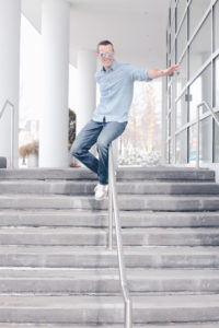 men's spring capsule wardrobe 2019 - men's spring outfit with chambray shirt