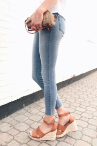 lightwash skinny ankle jeans and denim joggers styled on pinteresting plans connectcituct fashion blog