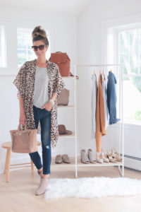 fashion blogger styling leopard print kimono with jeans and sole society bag