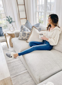 casual spring outfits for women in their 30s on Pinteresting Plans fashion blog
