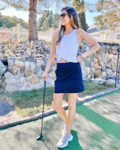activewear summer outfit with knotted white tank and black skort on pinteresting plans blog